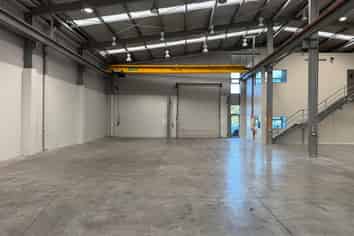 911sqm Sydenham - 5T gantry 