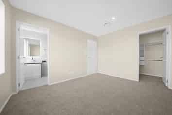 32B Hearth Street, Flat Bush