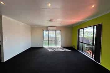 4 Robert Skelton Place, Clendon Park