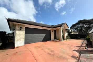 4 Robert Skelton Place, Clendon Park