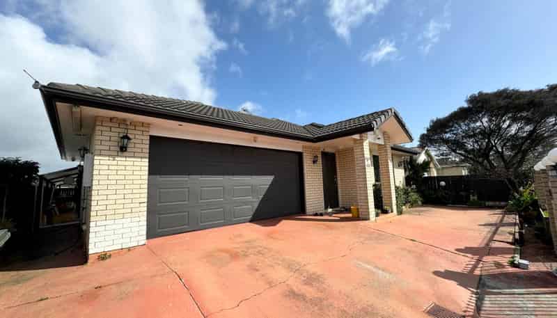 4 Robert Skelton Place, Clendon Park