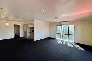 4 Robert Skelton Place, Clendon Park