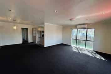 4 Robert Skelton Place, Clendon Park