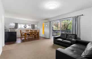1/207 Sunnynook Road, Totara Vale