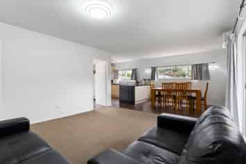 1/207 Sunnynook Road, Totara Vale