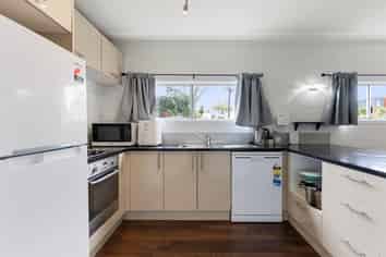 1/207 Sunnynook Road, Totara Vale