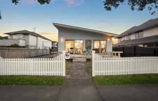 4A Eastern Beach Road, Eastern Beach