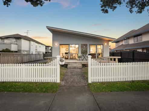 4A Eastern Beach Road, Eastern Beach