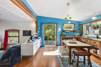 77 Holloway Road, Aro Valley