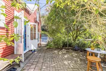 77 Holloway Road, Aro Valley