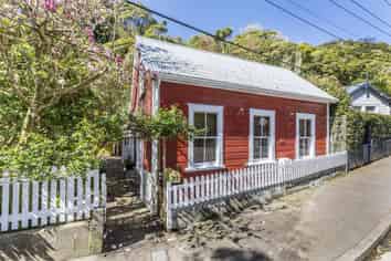 77 Holloway Road, Aro Valley