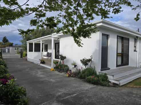 207 Leo Street, Akina