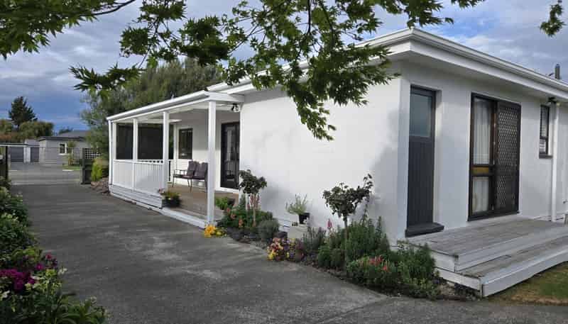 207 Leo Street, Akina