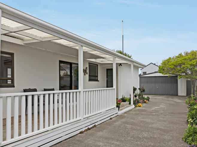 207 Leo Street, Akina