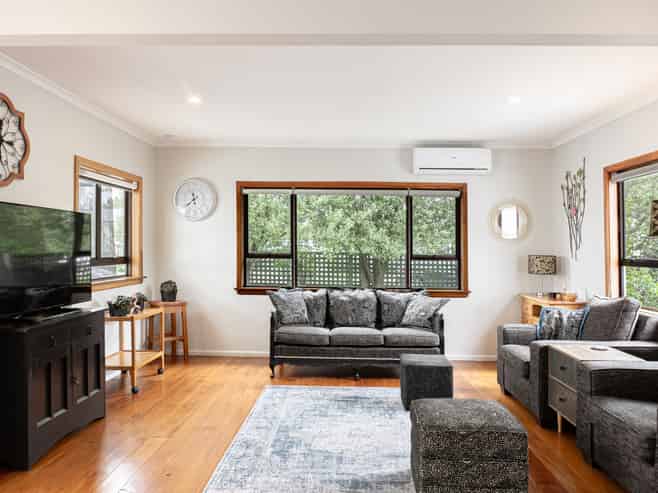 207 Leo Street, Akina