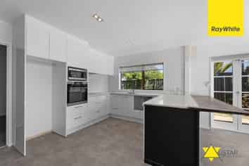 2/17 Hawkins Street, Meadowbank