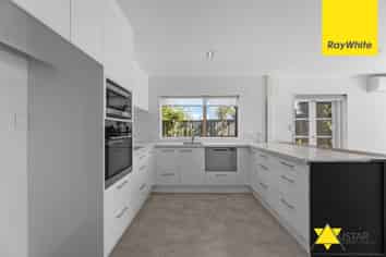 2/17 Hawkins Street, Meadowbank