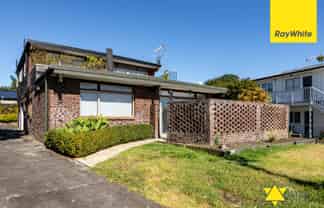 2/17 Hawkins Street, Meadowbank