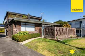 2/17 Hawkins Street, Meadowbank