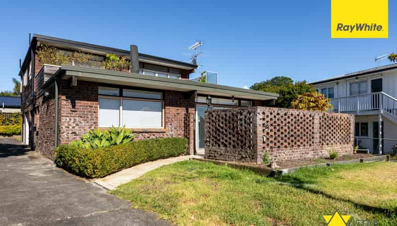 2/17 Hawkins Street, Meadowbank