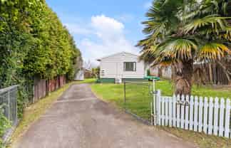 2/32 Maplesden Drive, Clendon Park