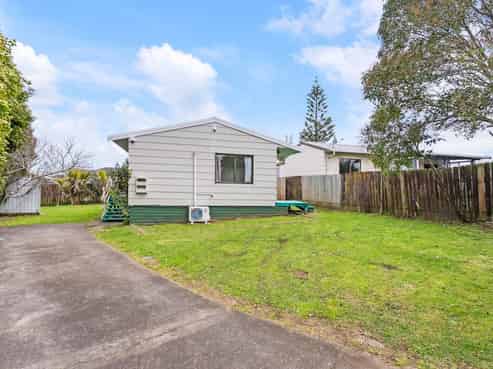 2/32 Maplesden Drive, Clendon Park