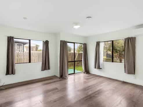 2/32 Maplesden Drive, Clendon Park