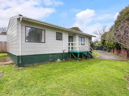 2/32 Maplesden Drive, Clendon Park