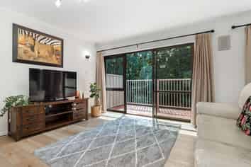 8 Deodar Place, Totara Heights