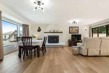 8 Deodar Place, Totara Heights