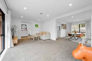 62 Bob Charles Drive, Golflands