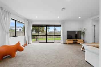 62 Bob Charles Drive, Golflands