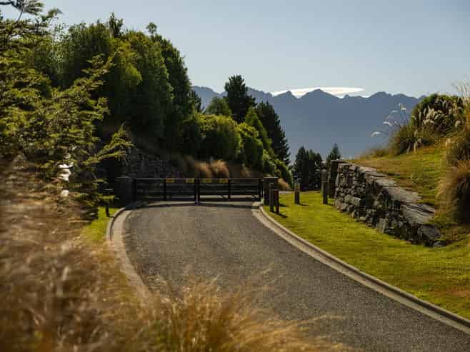 12 Forestlines Rise, Queenstown