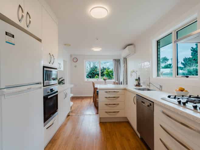 28 Barrie Crescent, Silverdale