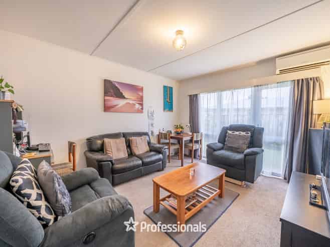 15/1079 High Street, Taita