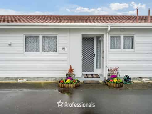 15/1079 High Street, Taita