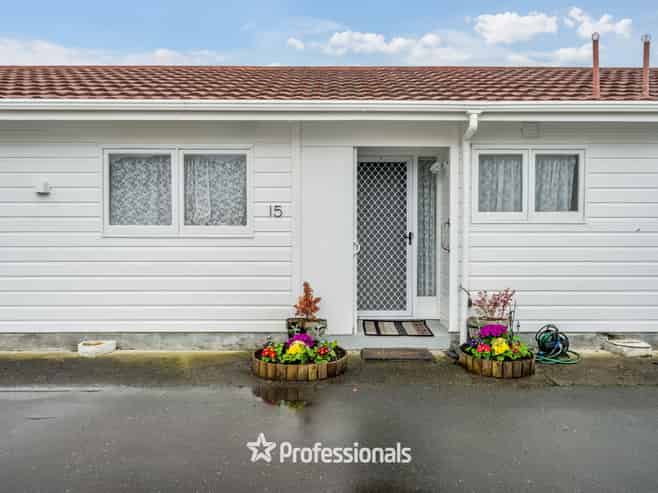 15/1079 High Street, Taita