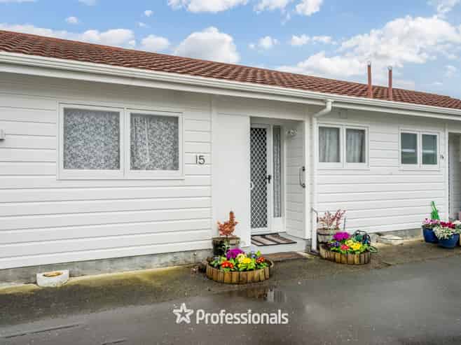 15/1079 High Street, Taita