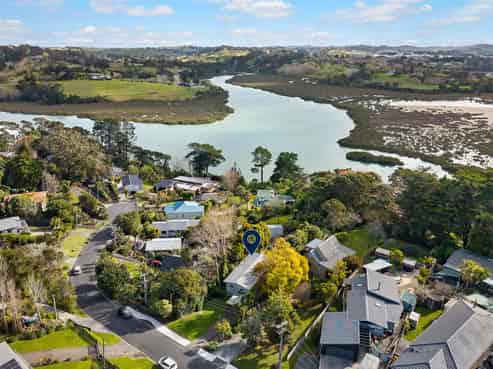 11 Poplar Road, Stanmore Bay