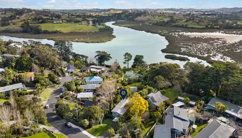 11 Poplar Road, Stanmore Bay