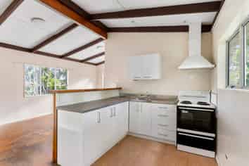 11 Poplar Road, Stanmore Bay