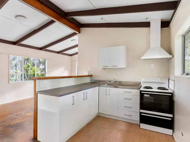 11 Poplar Road, Stanmore Bay