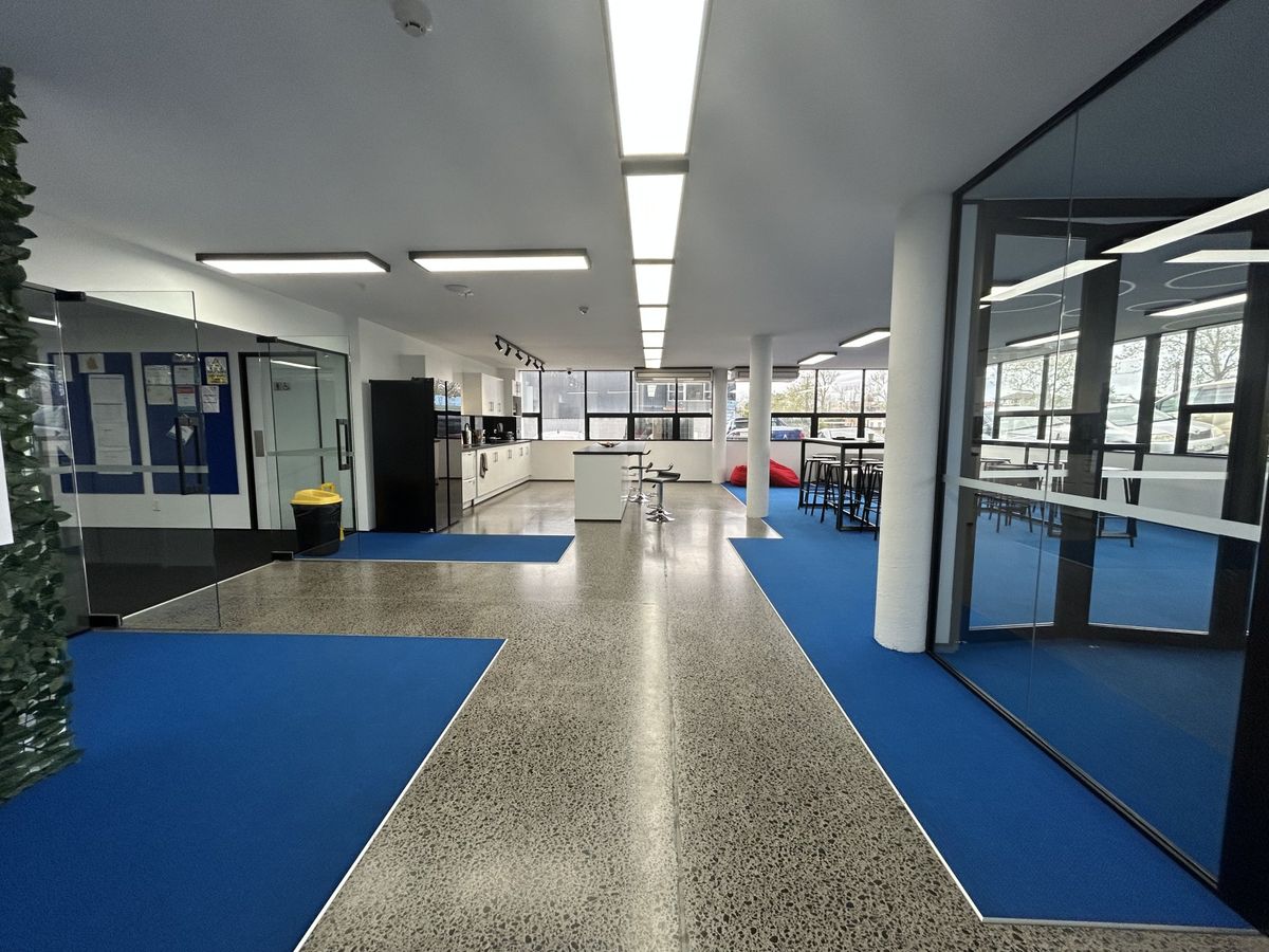 Practical Otahuhu warehouse with flexible options - Mehr