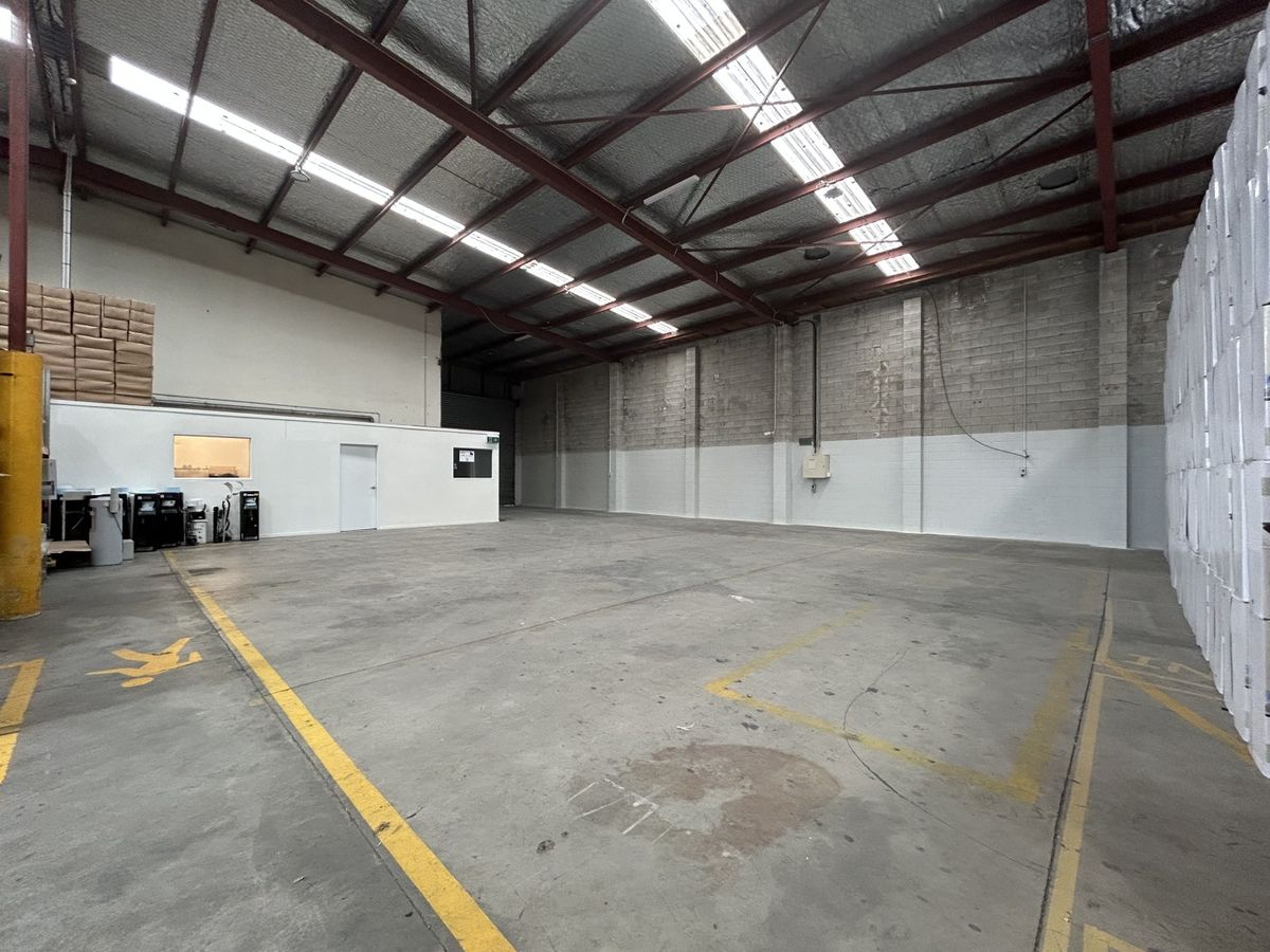 Practical Otahuhu warehouse with flexible options