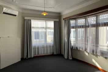 2/402 Queen Street East, Hastings
