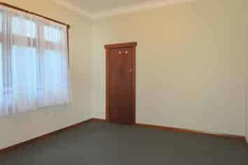 2/402 Queen Street East, Hastings