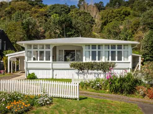 300 Thames Coast Road, Thornton Bay