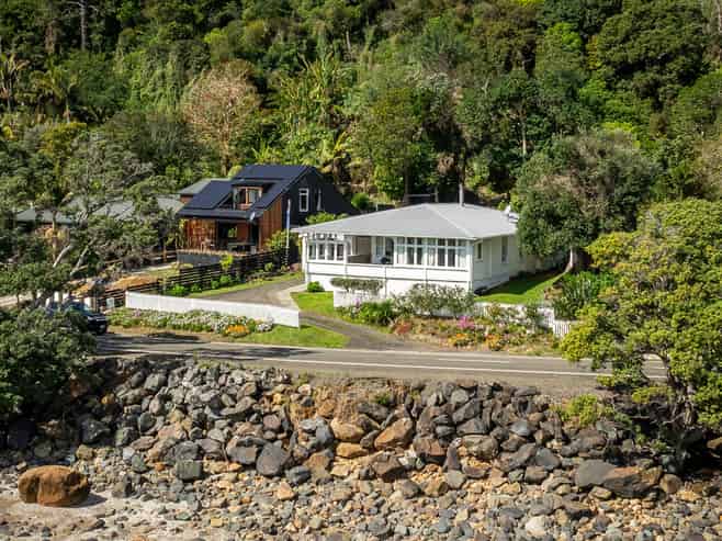 300 Thames Coast Road, Thornton Bay