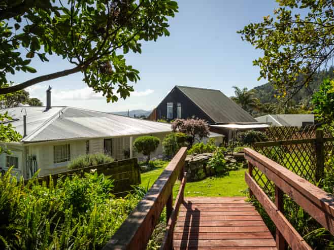 300 Thames Coast Road, Thornton Bay