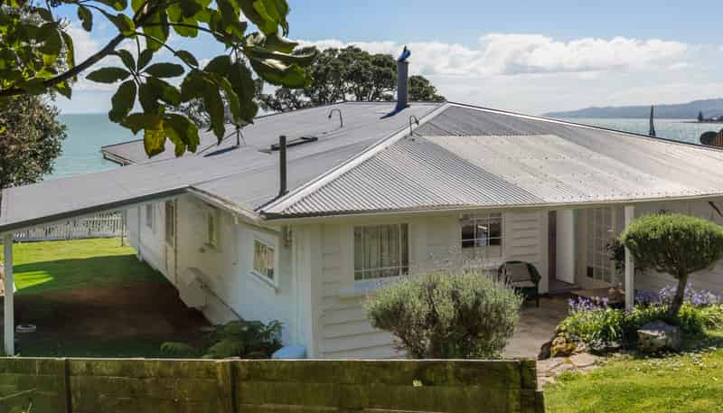 300 Thames Coast Road, Thornton Bay